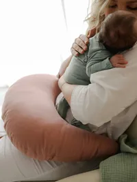 Snuggle Me Feeding Support - Pink — view 4